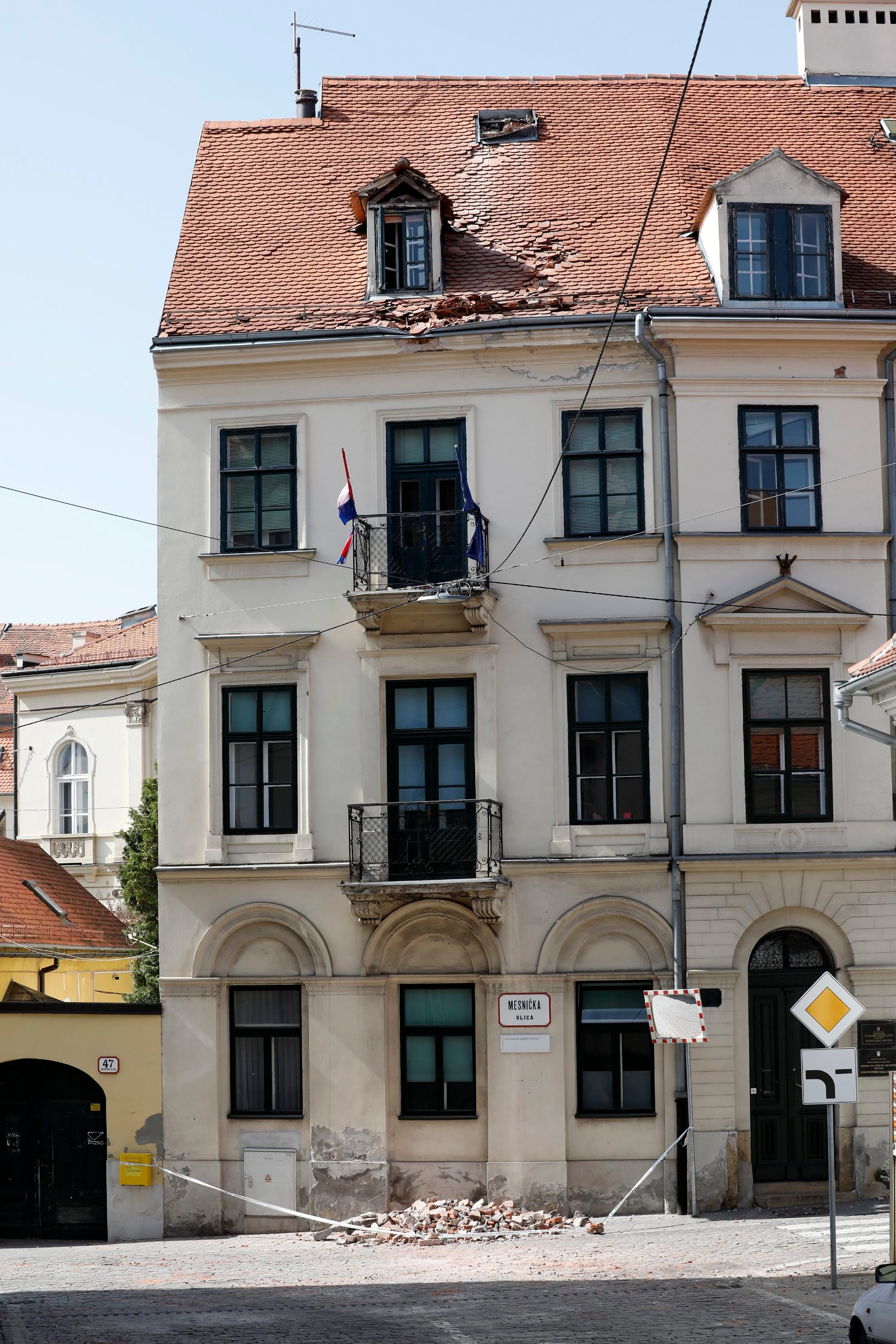 Zagreb, 220320.
Sanacija nakon potresa u Zagrebu.
Na fotografiji: Mesnicka ulica.
Foto: Tomislav Kristo / CROPIX